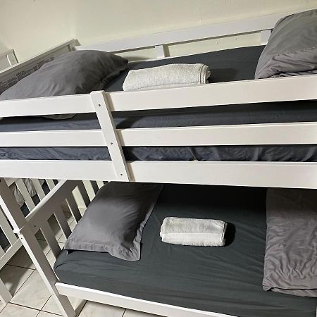 Single Size Top Bunk Bed - Mixed Shared Room Miami Springs Exterior foto