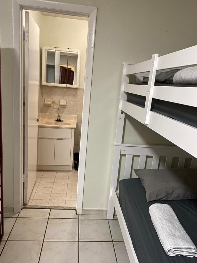 Single Size Top Bunk Bed - Mixed Shared Room Miami Springs Exterior foto